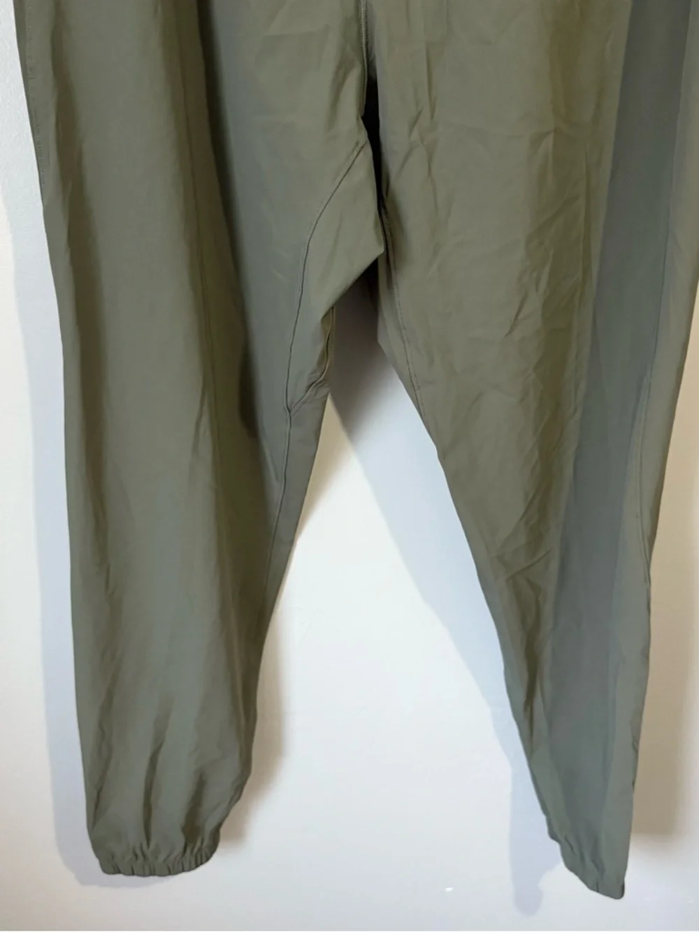 Lululemon Green Surge Joggers Size medium - Picture 2 of 6